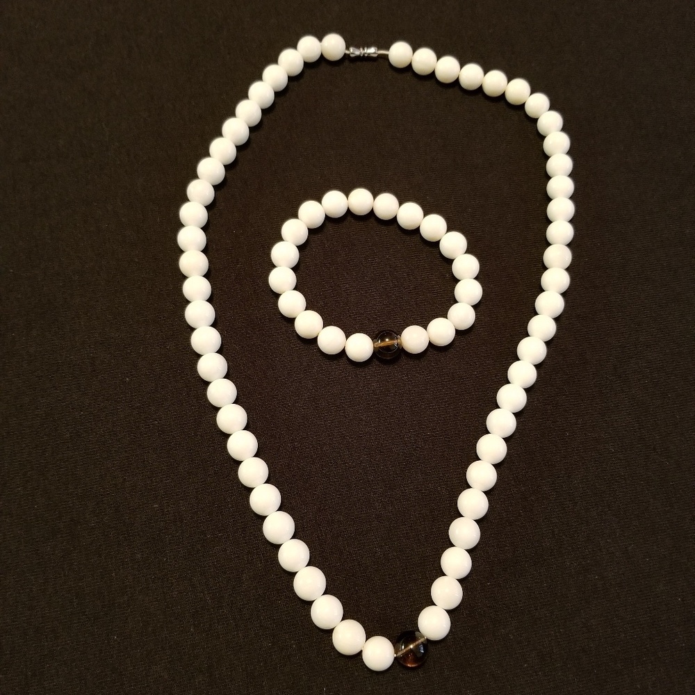Hand carved tridacna shell necklace & bracelet